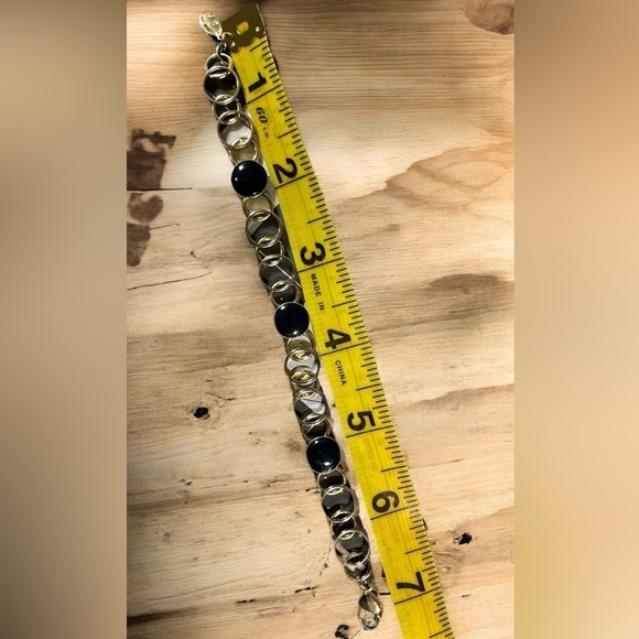 ESTATE LIZ CLAIBORNE BRACELET - Picture 2 of 3